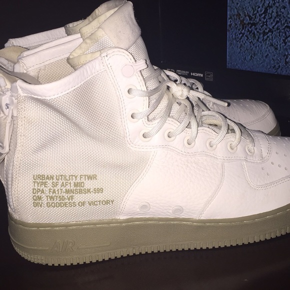 Air Force 1 - Picture 2 of 3